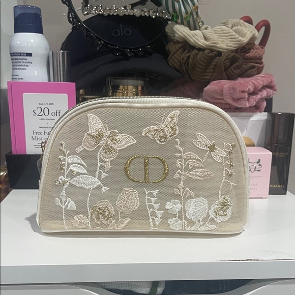 New without box Dior Cream and Gold Embroidered Cosmetic Bag limited edition - Picture 1 of 1